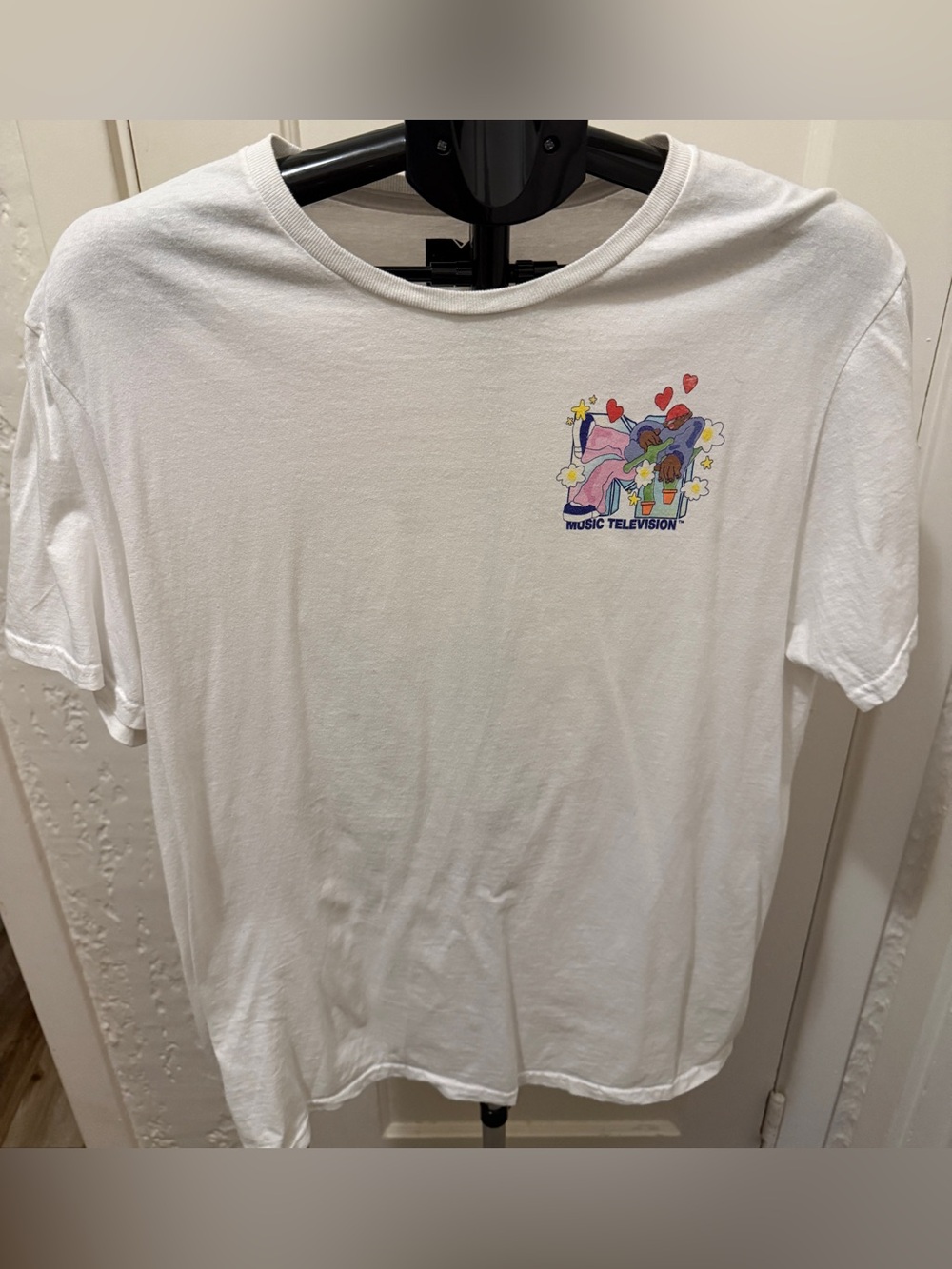 Unisex large  White Graphic Tee with Colorful MTV Artwork